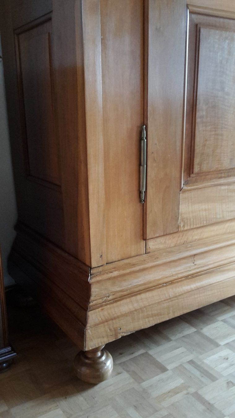Armadi: Alter  Schrank – Usato da Winterthur venduto da Willibo 2