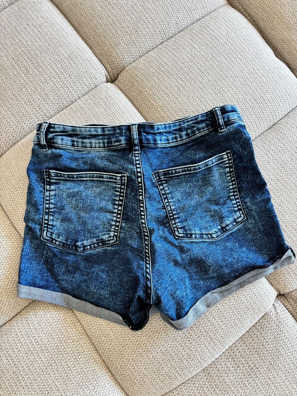 H&M Jeans: Short en jean H&M taille M – Gebraucht aus Bulle von lfr_gfx8 1