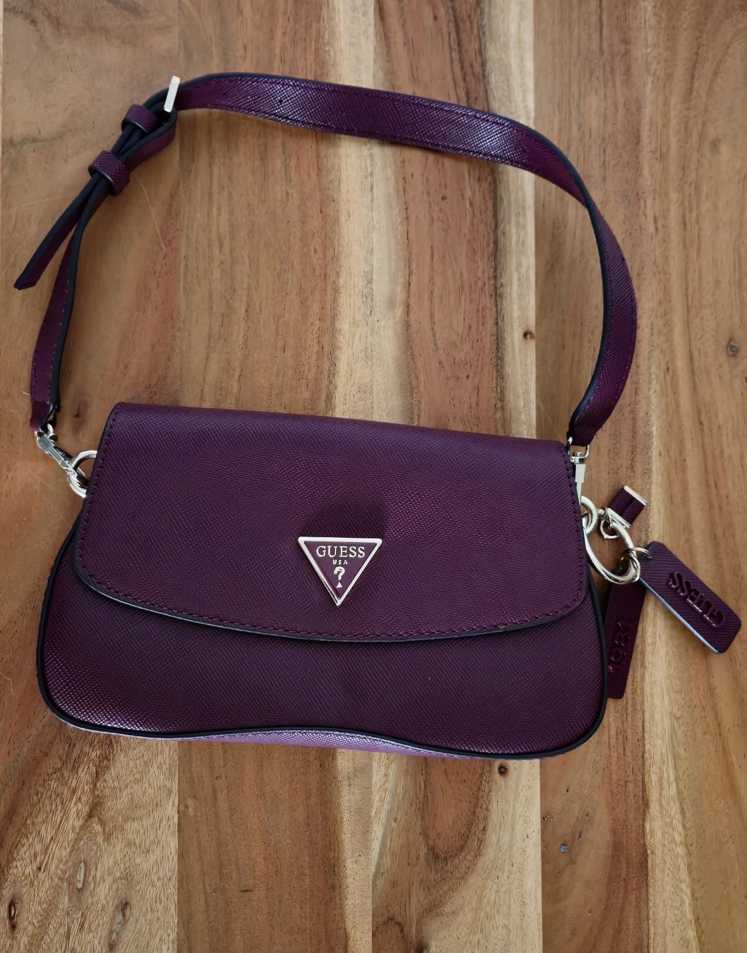 Guess Handtasche, Lila, Neuwertig, klein, Top Zustand! (Gebraucht