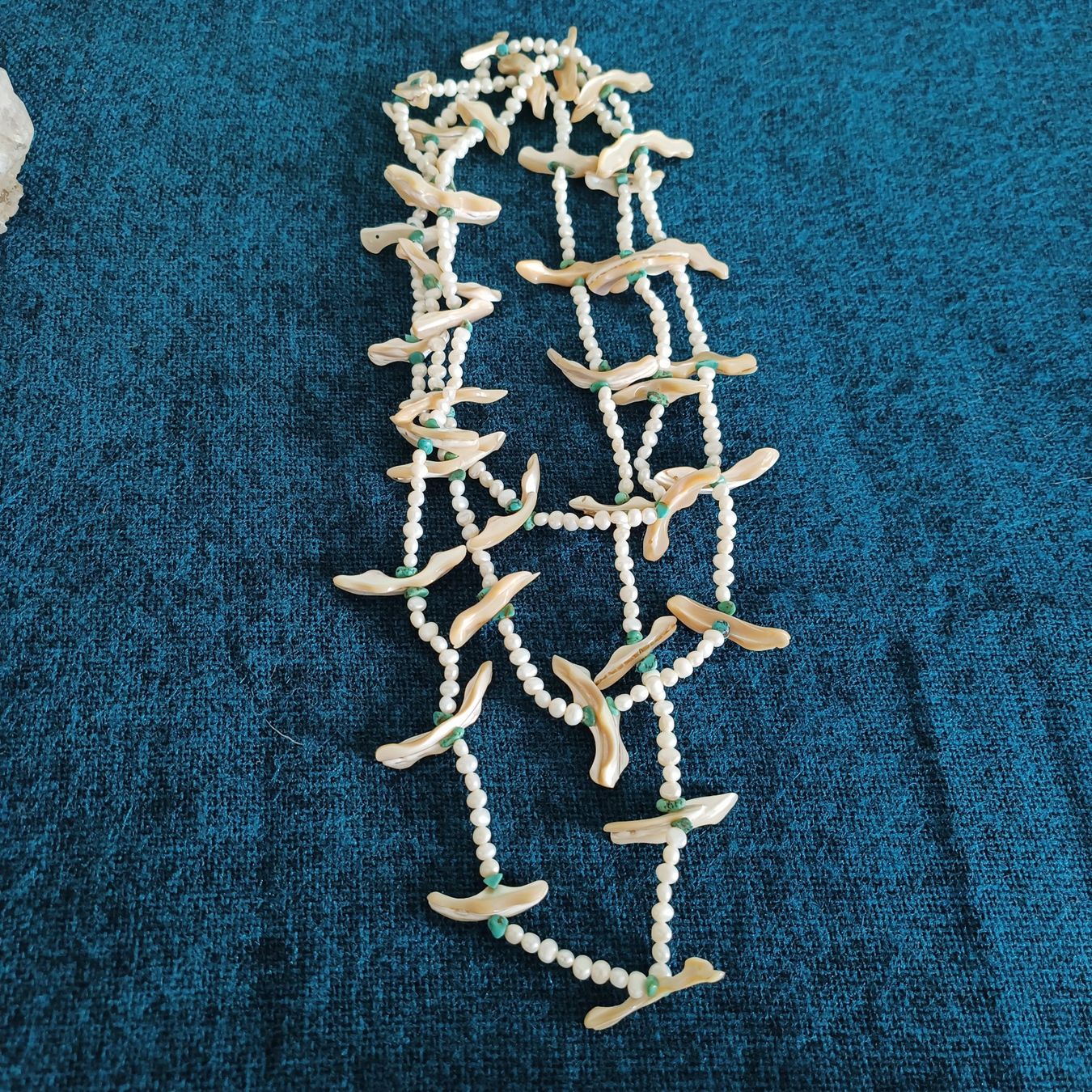 Catenine: Elegante Perlenkette mit Perlmutt und Türkis – Usato da Birr venduto da sen_8djr 5