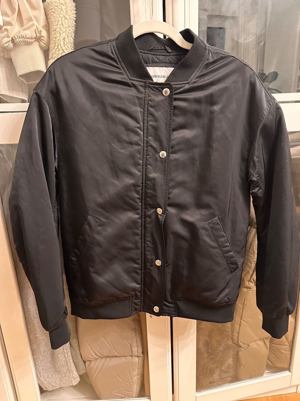 Calvin Klein Giacche: Calvin Klein Jeans Bomberjacke Schwarz – Nuovo (secondo la descrizione) da Basel venduto da nur_b9kq