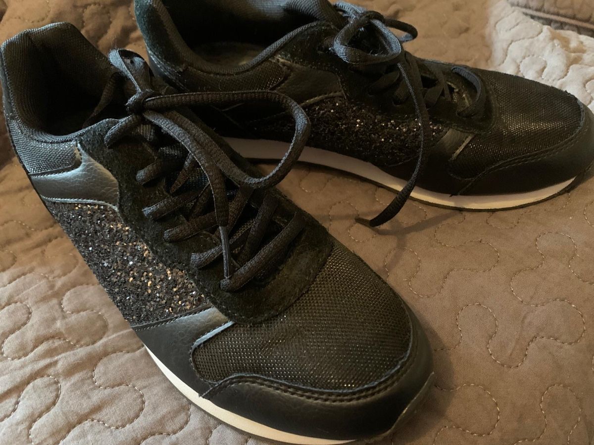 Damenschuhe: Schwarze Damen Turnschuhe, Grösse 39, Glitzer – Gebraucht aus Rikon im Tösstal von Spellbinder