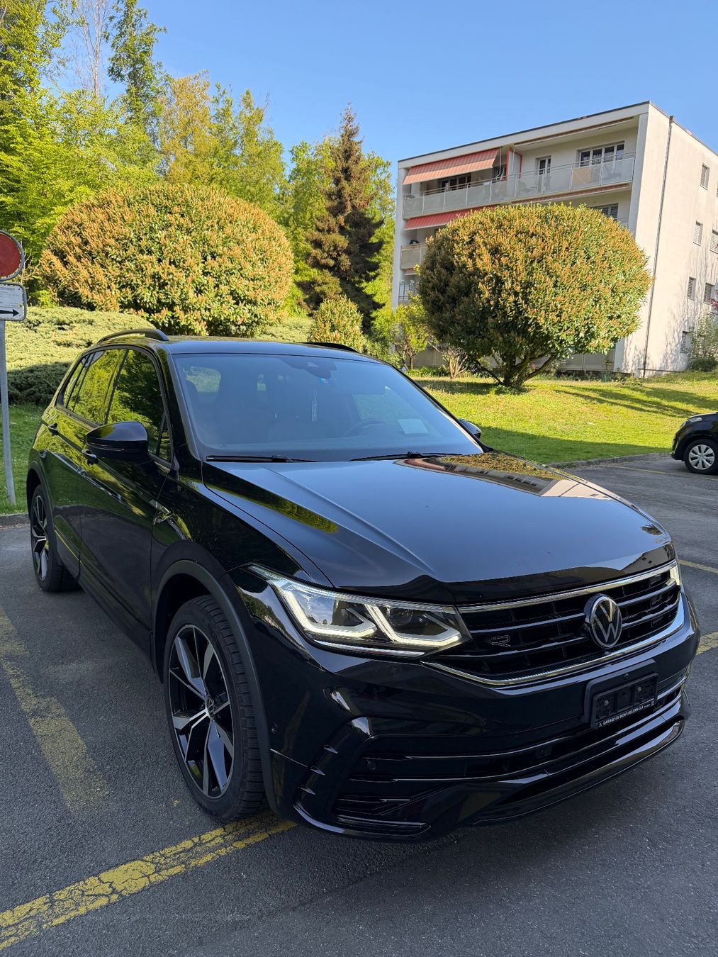 VW Automobili: VW Tiguan 2.0 TSI / R-Line – Usato da Ecublens VD venduto da Dzulli_777 1