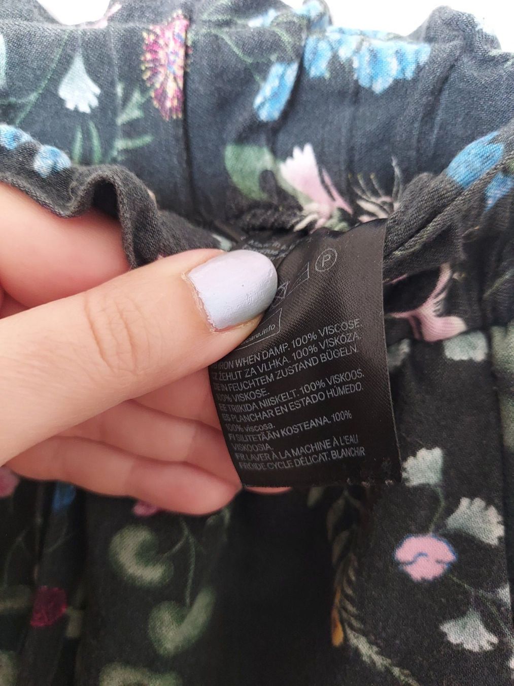 H&M Pantaloni: Stoffhose in tollem Blumenmuster – Usato da Muri b. Bern venduto da mar_2hpg 1
