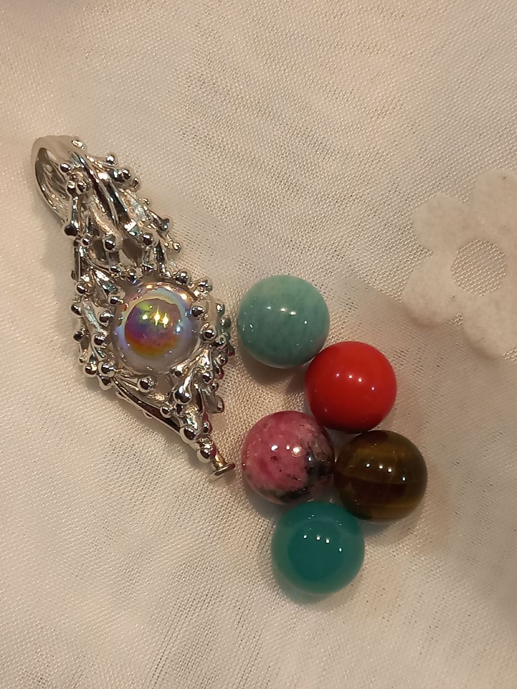 Libri: Pendentif broche Gilbert Albert en or blanc – Usato da Ovronnaz venduto da Ma-94-hey 3