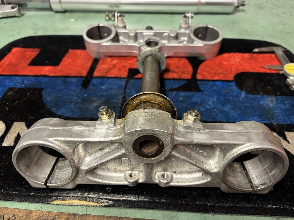 Ducati Alle Motorradersatzteile: Ducati Monster T de fourche – Gebraucht aus Mézières VD von P-M-C 8