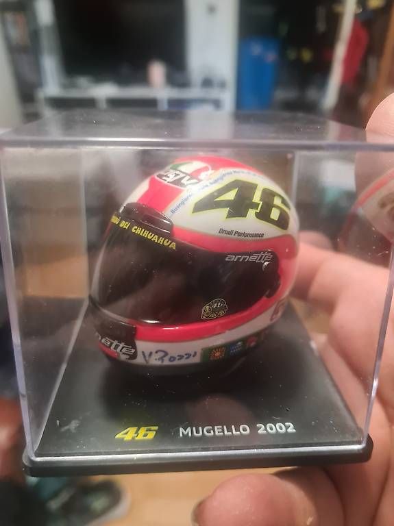 Giocattoli: 2 Casques 1:5 valentino rossi – Nuovo e nell'imballaggio originale da Collombey venduto da mot_ryp9
