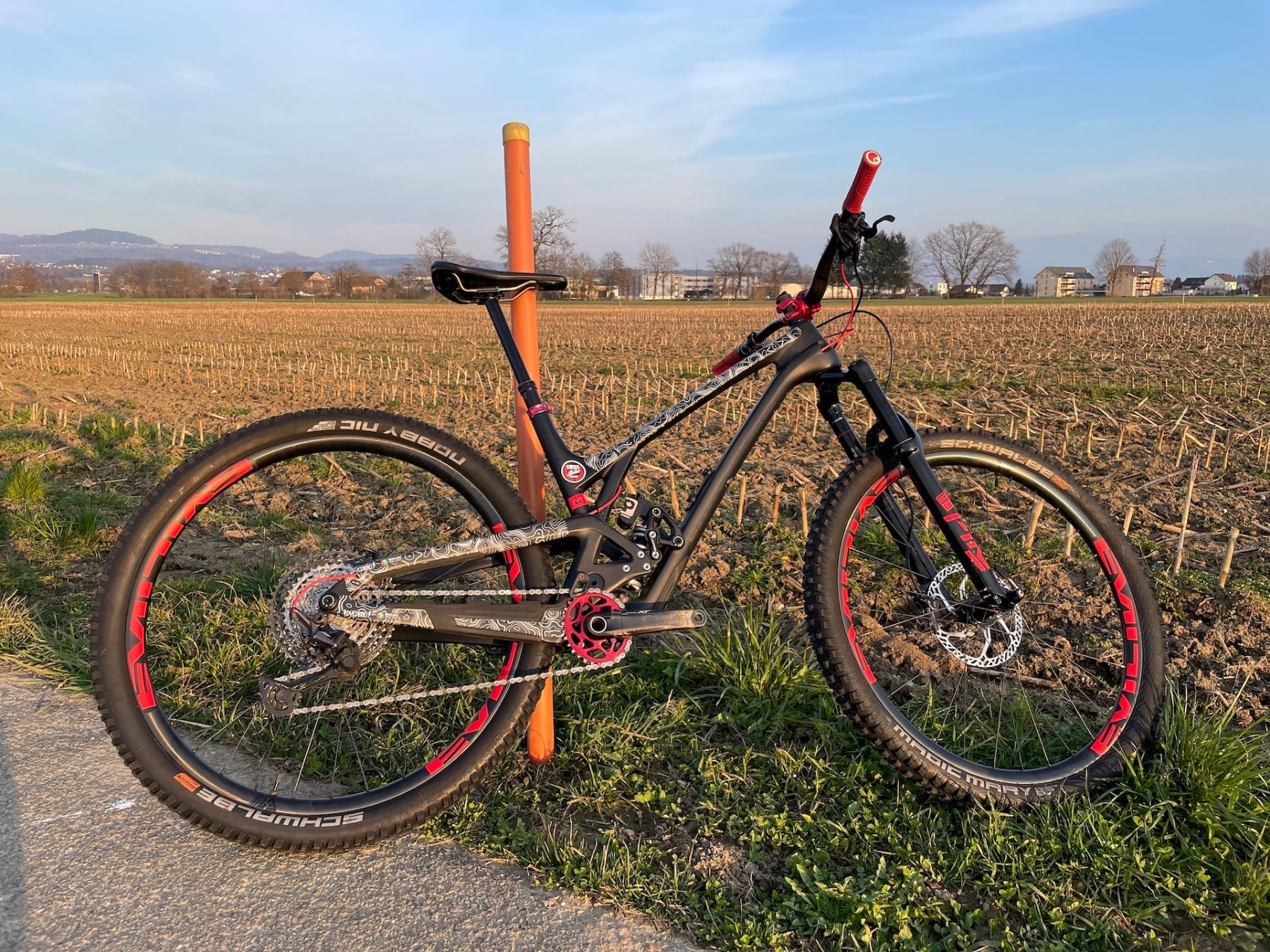 Biciclette: Evil the Following V3 mit Push Elevensix Grösse M – Usato da Zizers venduto da Leimbi02