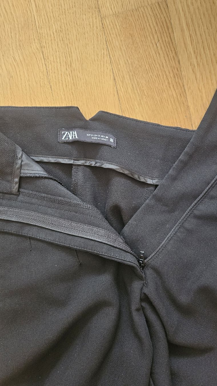 Zara Pantaloni: Zara Hose Schwarz Gr. S – Usato da Wetzikon ZH venduto da ELIVNE 2