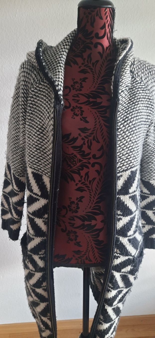Maglioni & Felpe: Kapuzenpullover roz S/ M Reserved – Usato da Wauwil venduto da Sanczeza 2