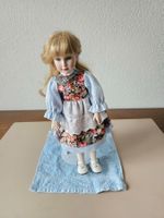 Schöne Puppe aus Mamas Sammlung