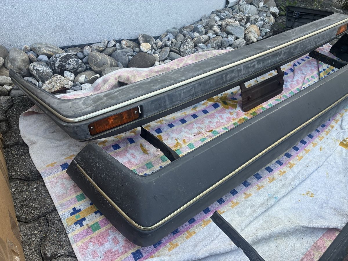 VW Tutti pezzi di ricambio auto: VW Golf 1 Stossfänger – Difettoso da Felsberg venduto da schwarzin 2