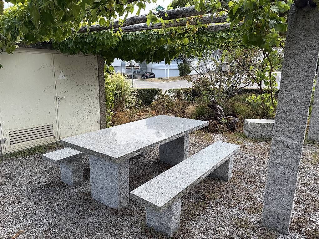 Tische: Granit Tisch – Gebraucht aus Aeschi SO von thomasoberli89 1