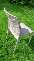 8 chaises de jardin