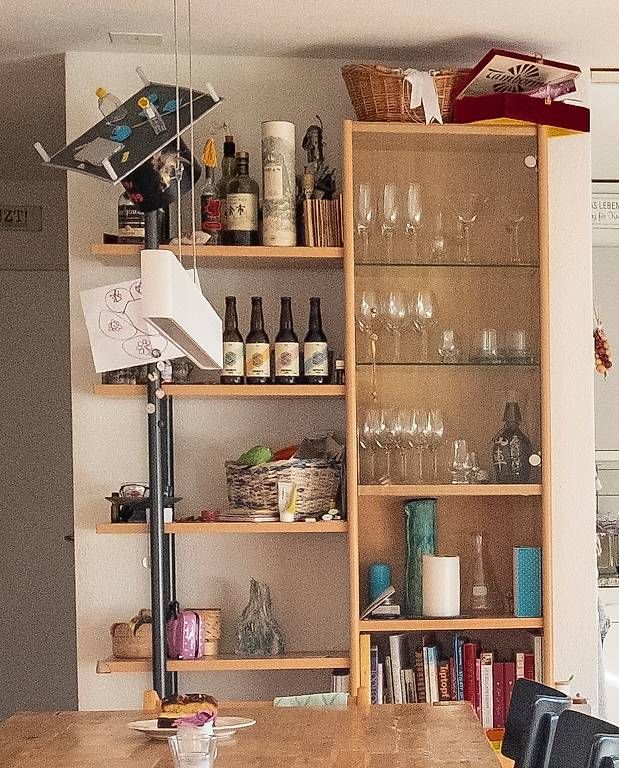 Pfister Scaffali: Bücherregal mit Vitrinenteil – Usato da Aarau venduto da karamm 1