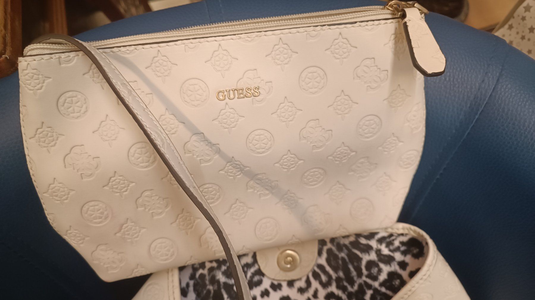 Taschen für Damen: Guess Handtasche 38x27cm – Gebraucht aus Reiden von Zofi-Brocki 2