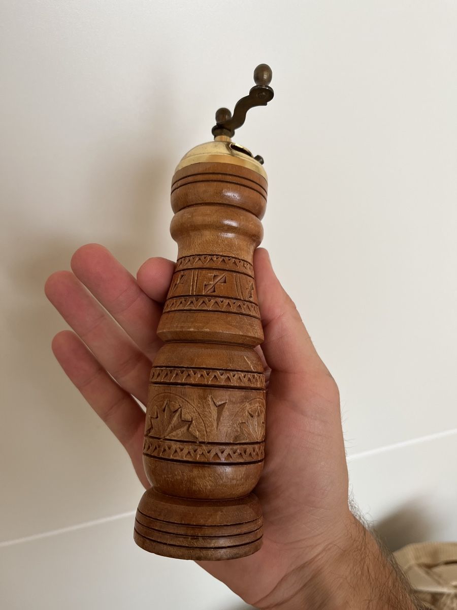 Appareils de cuisine: Pfeffermühle Holz Messing Handgeschnitzt – D'occasion à Kägiswil par Sachsler 2