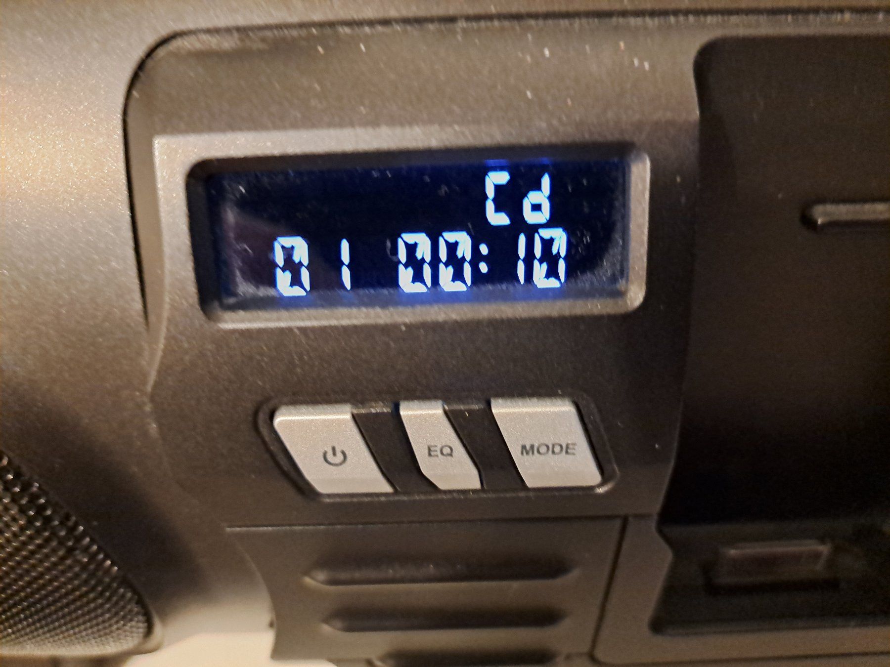 Dual Tragbarer Mediaplayer: Dual Ghettoblaster mit Mp3- Pl. anschluss, +Aux, CD, FM, MP3 – Gebraucht aus Spiez von Pistach99 5