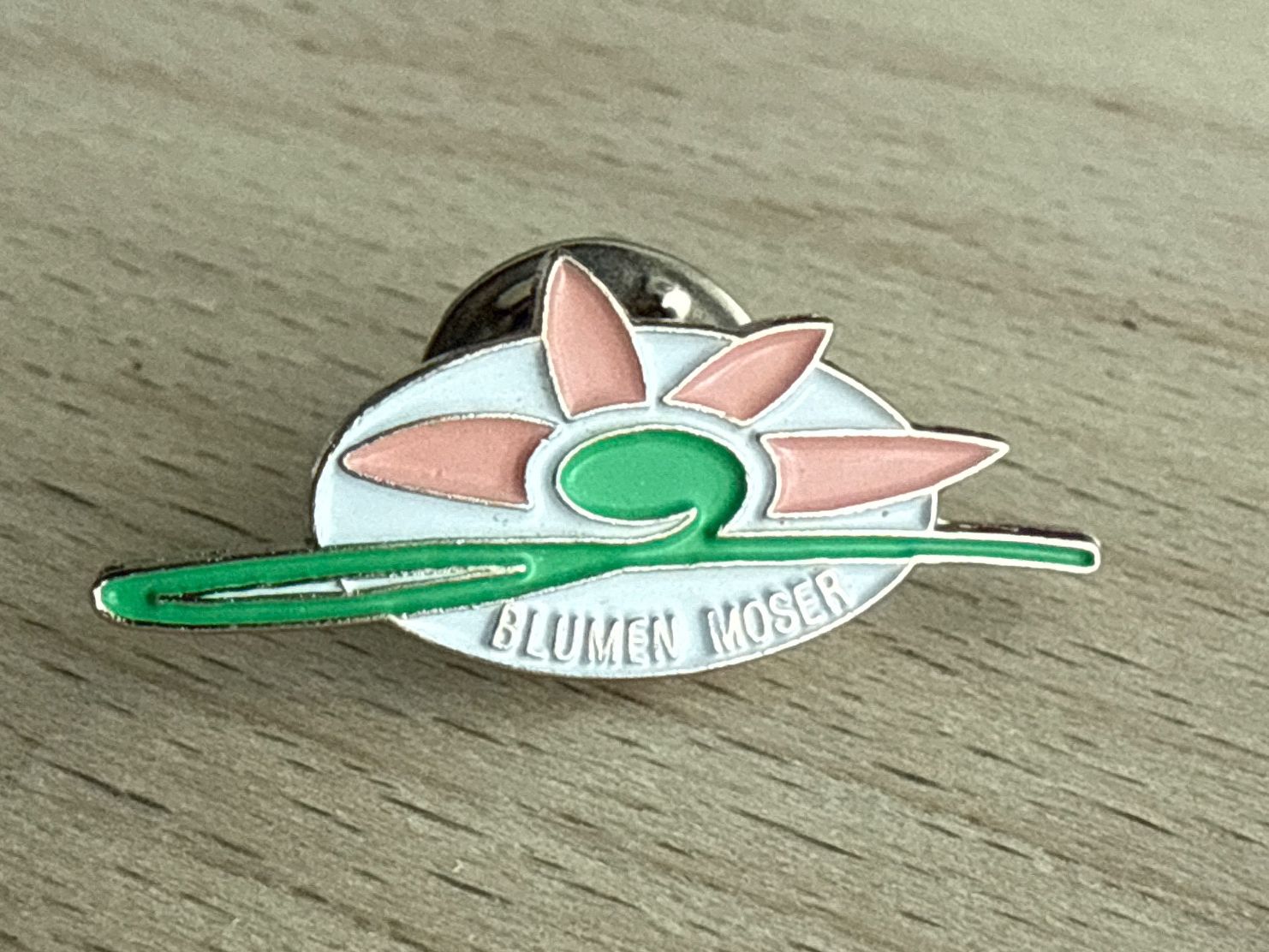 Plaketten & Abzeichen: Pin Blumen Moser – Gebraucht aus Glattbrugg von Schweigmatt