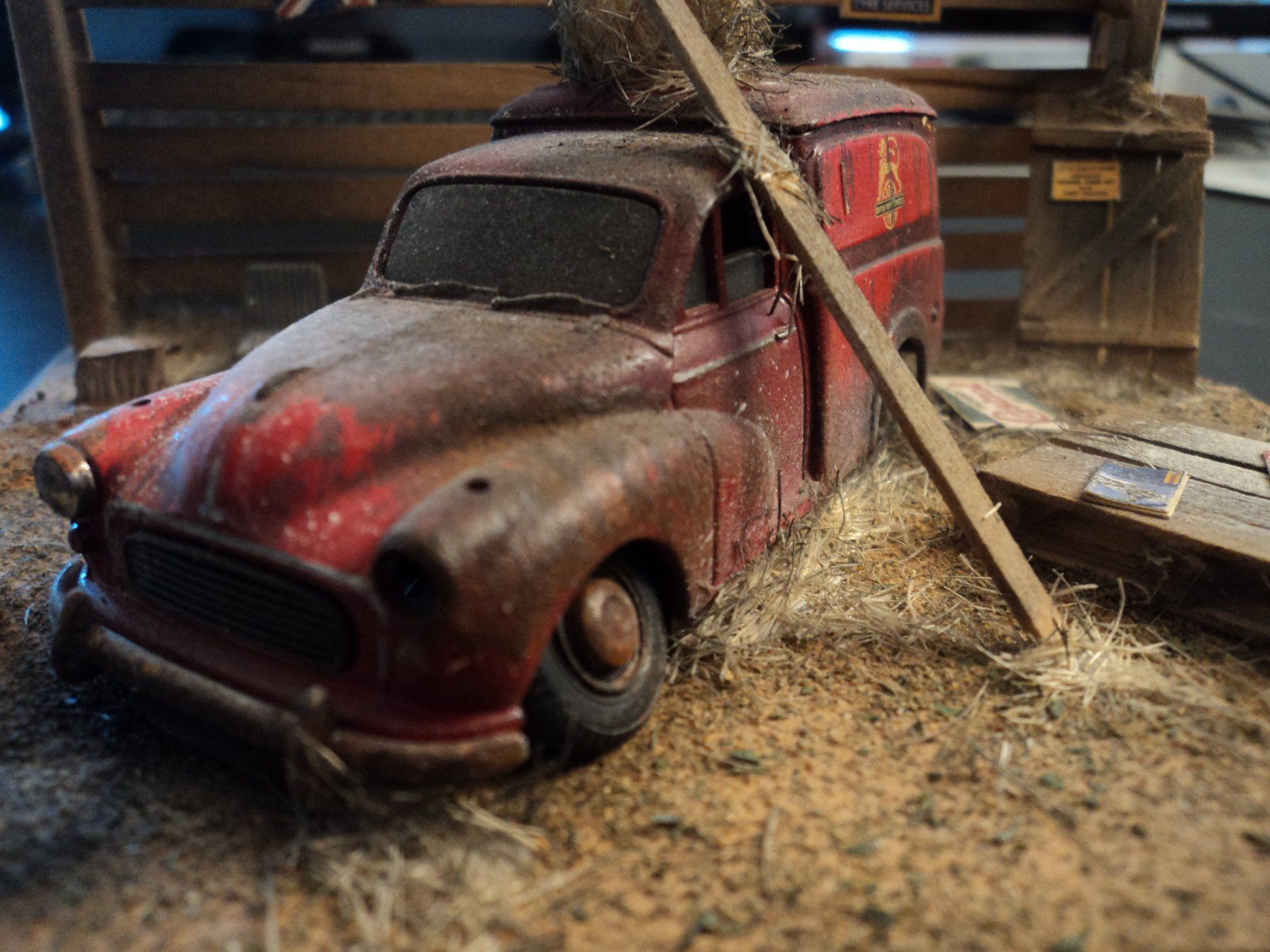Modellini d'auto: Diorama Scheunenfund 1/43 mit Morris Minor – Nuovo (secondo la descrizione) da Schwarzenburg venduto da modelCARama 1
