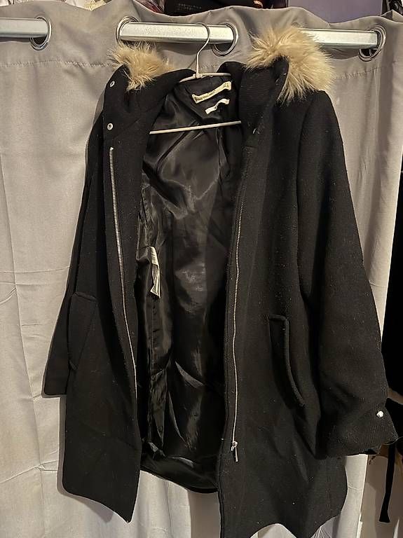 Cappotti: Manteau noir Mango – Usato da La Chaux-de-Fonds venduto da jas_g9x8 2