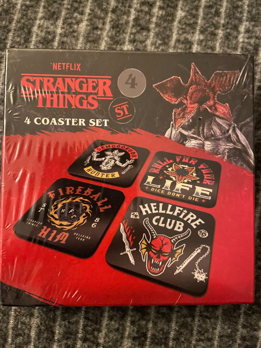 Alle DVDs: Stranger Things - Untersetzer – Neu und originalverpackt aus Dierikon von Butcherboy