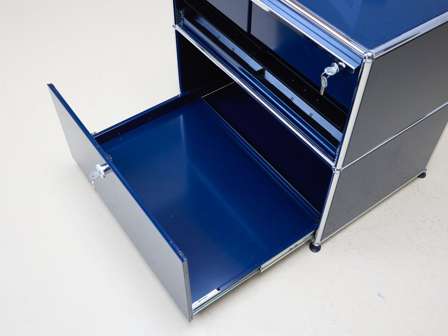 Cassettiere: 9 USM Sideboard in Stahlblau, Druckermöbel – Usato da Meinisberg venduto da atelier_TILIJA 3