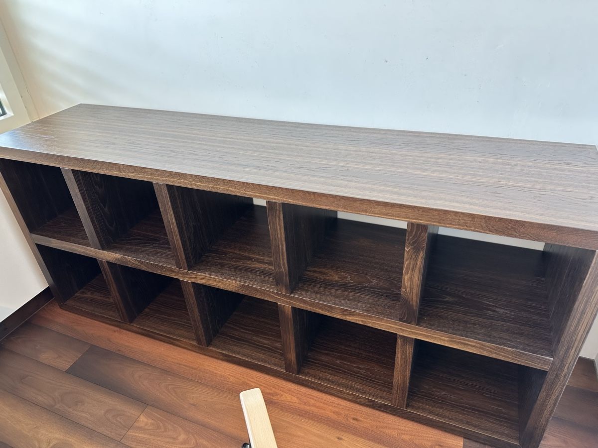 Regale: Regal mit 10 Fächern dunkelbraun Holz – Gebraucht aus Züberwangen von sas_23