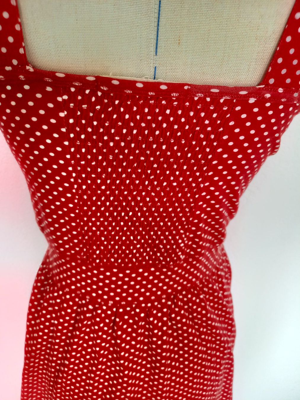 Kleider: Rotes Baumwollkleid mit Tupfen XS – Gebraucht aus Zwillikon von Leewii 2