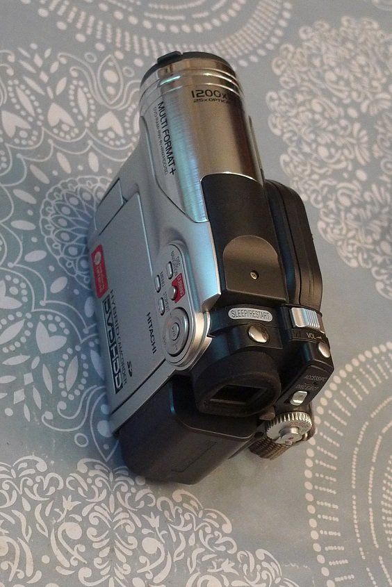 Hitachi Camcorder: DVD HDD -Kamera – Gebraucht aus Bern von  2
