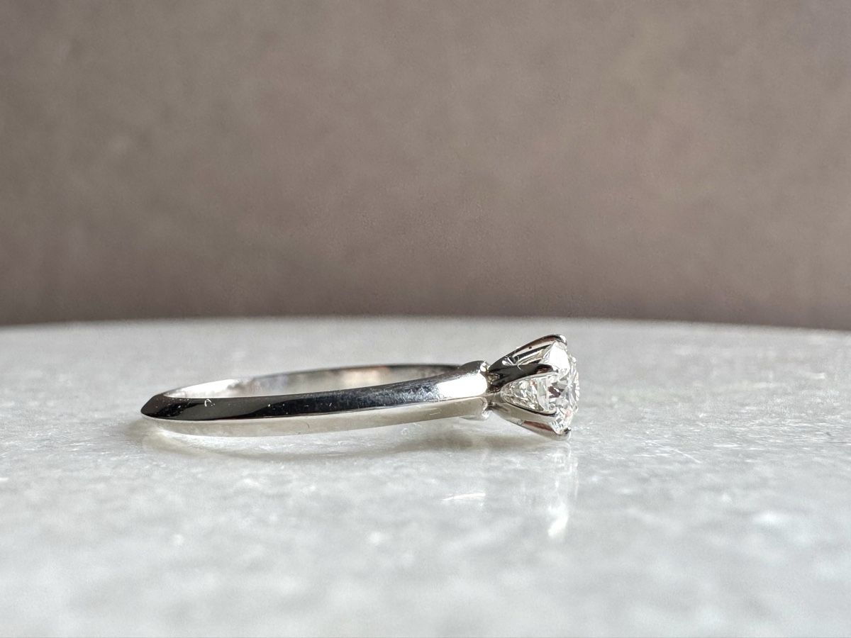 Tiffany & Co. Anelli: Tiffany & Co. Diamant Solitär Ring 0.29ct – Usato da Kriens venduto da hannaandkiko 8