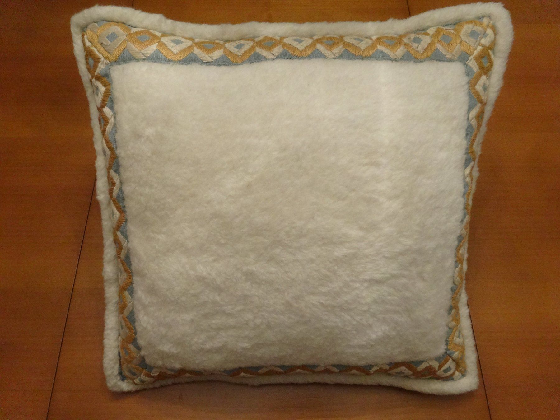 Cuscini: Grand coussin en peluche - Pièce unique – Nuovo e nell'imballaggio originale da Biel/Bienne venduto da milamila02