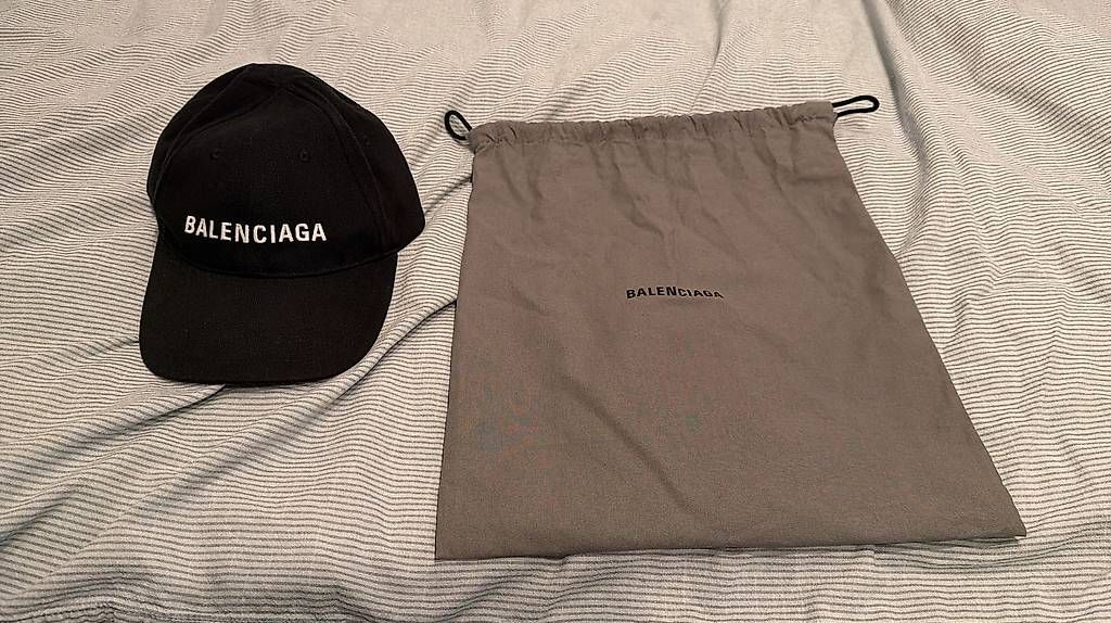 Hüte, Mützen & Caps: Original Balenciaga Cap – Gebraucht aus braunau von DinaSina