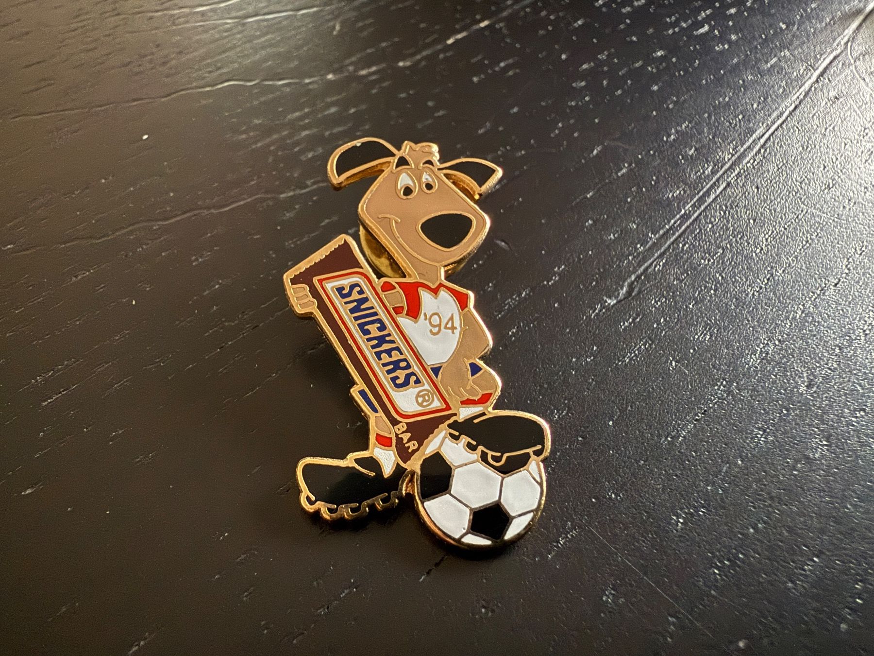 Snickers Pin / Anstecker Fussball WM USA 94, Sammlerstück! (Gebraucht ...