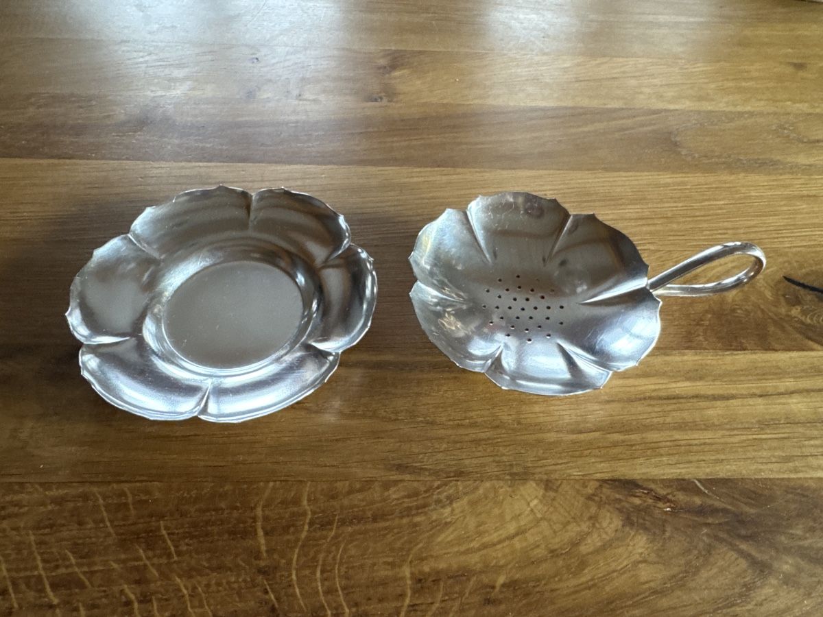 Set di piatti: Silbernes Teeabtropfset – Usato da Frauenkappelen venduto da leola1973 1