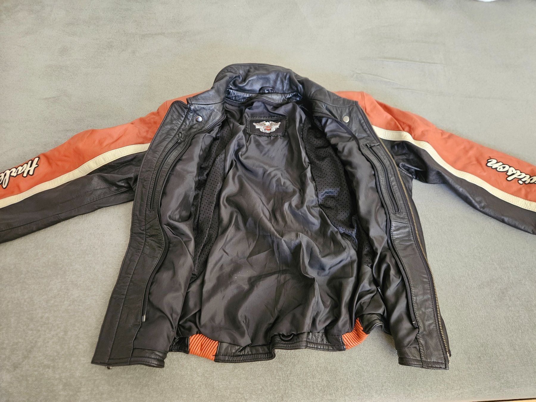 Harley-Davidson Jacken: Harley Davidson Lederjacke – Gebraucht aus Langnau am Albis von Anelan 2