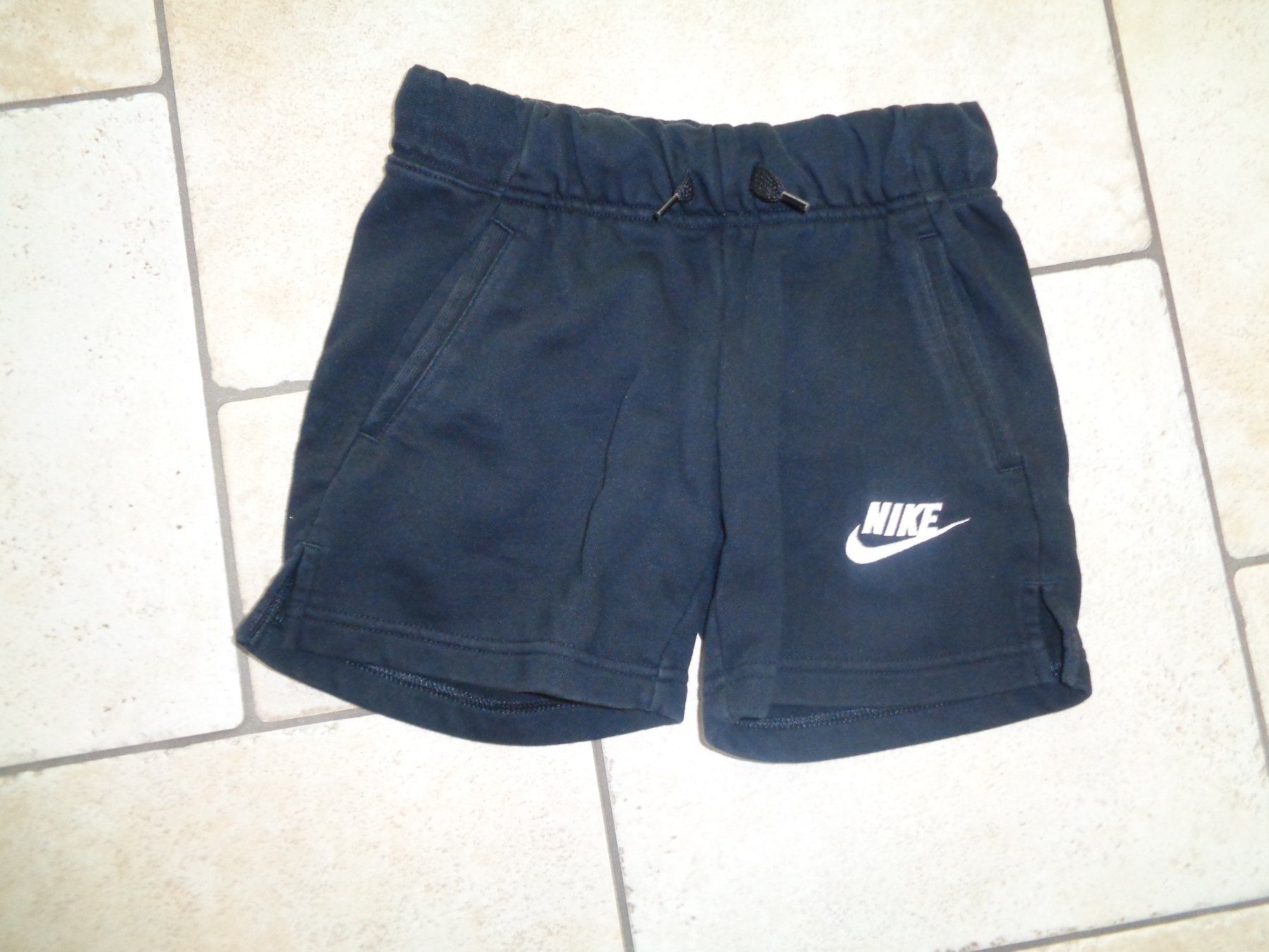 Nike Pantaloni: Sporthose  Nike  Grösse 128 – Usato da Kreuzlingen venduto da Robi-2003