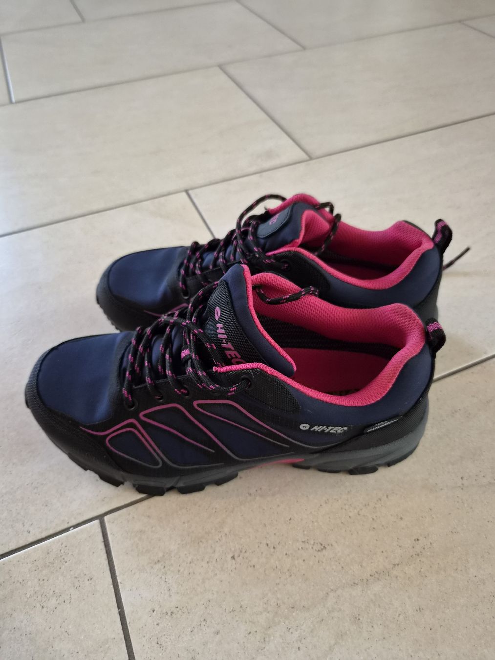 Scarpe per ragazze: Hiking-Schuhe gr.39 – Usato da Sigriswil venduto da Aline_87 1
