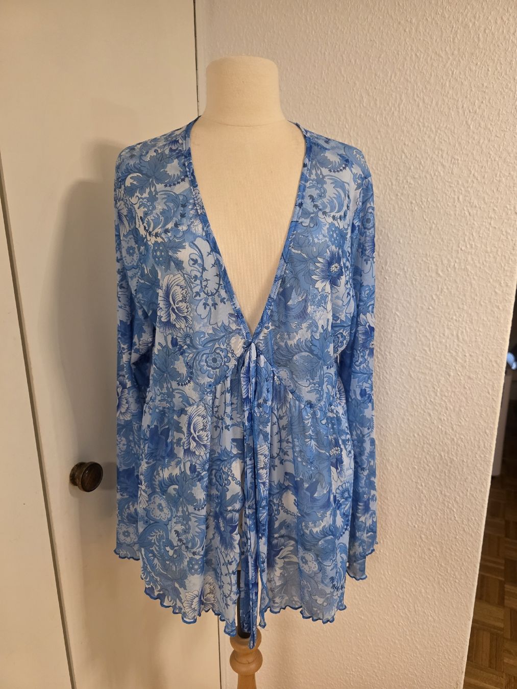 Top: Haut bleu jamais porté - 2XL – Nuovo (secondo la descrizione) da Perly venduto da dayna_46