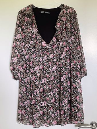Robe fluide Zara fleurie, taille S NEW