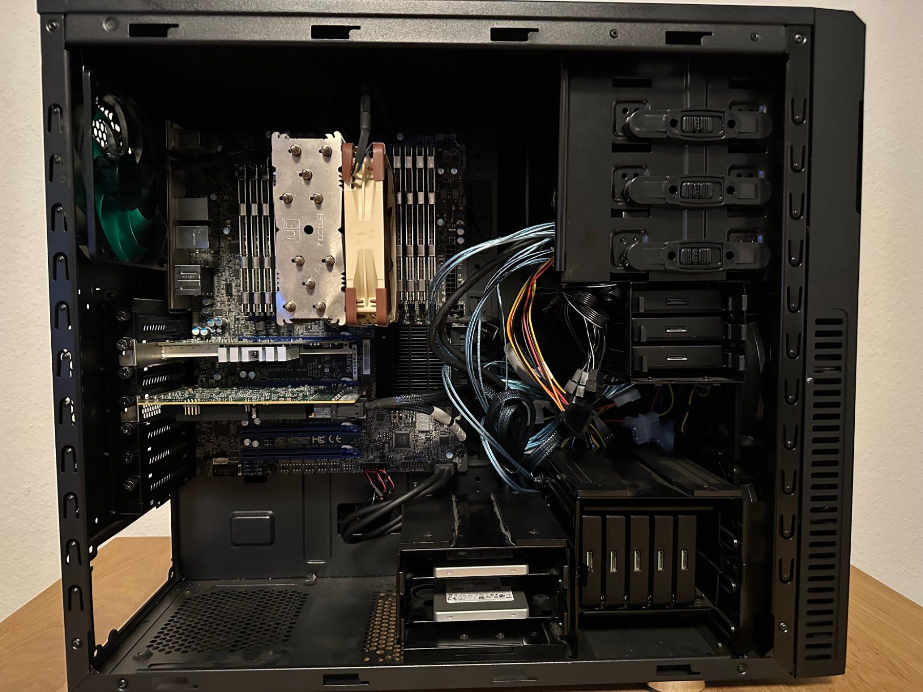 Server mit 8x3.8TB SAS,6x960GB & 2x480GB SATA SSD, 512GB RAM (Gebraucht ...