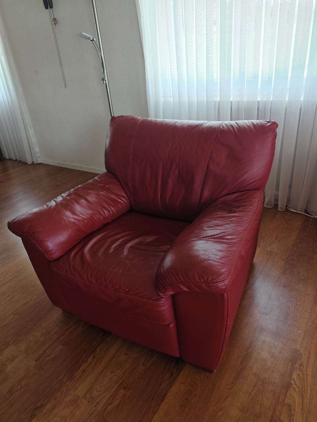 Divani: AB 1 CHF: Rotes Ledersofa Set: 2er Sofa und Sessel – Usato da Golaten venduto da cel_lvj8 3