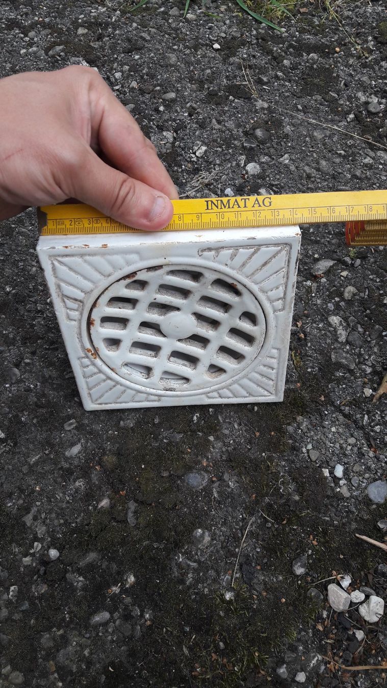 Griglie e Inferriate: Bodenablauf Gusseisen mit Rost – Usato da Laufen venduto da Mann455 2