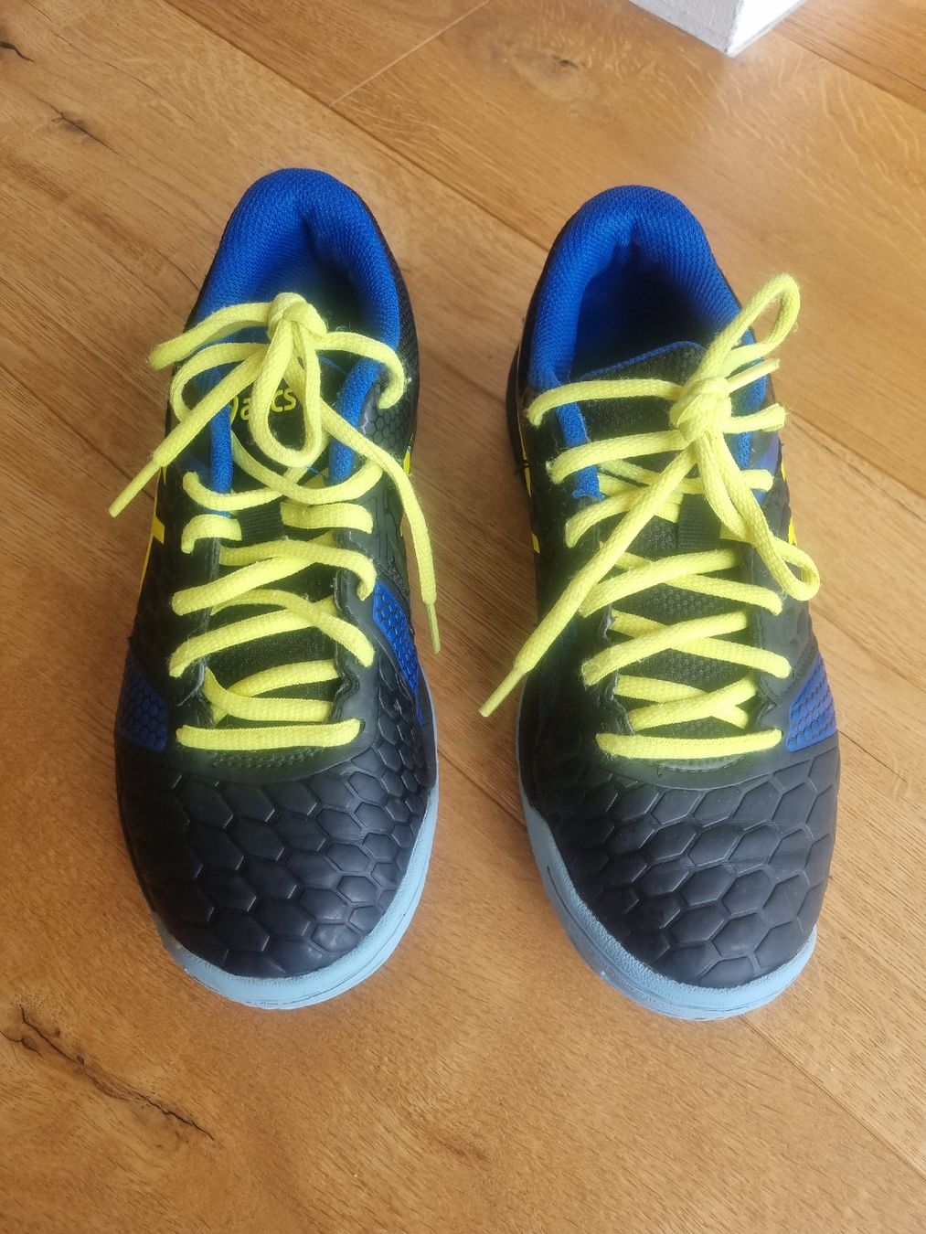 Asics Schuhe für Jungen: Asics Kinder Hallenschuhe Gr. 35 – Gebraucht aus Brütten von gupi1717 1