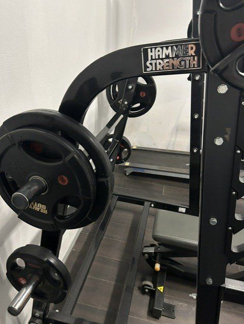 Hometrainer: CAGE A SQUATS, BANC DE MUSCULATION ET BARRE +POIDS – Usato da Genève venduto da GENEVEBELLE 2