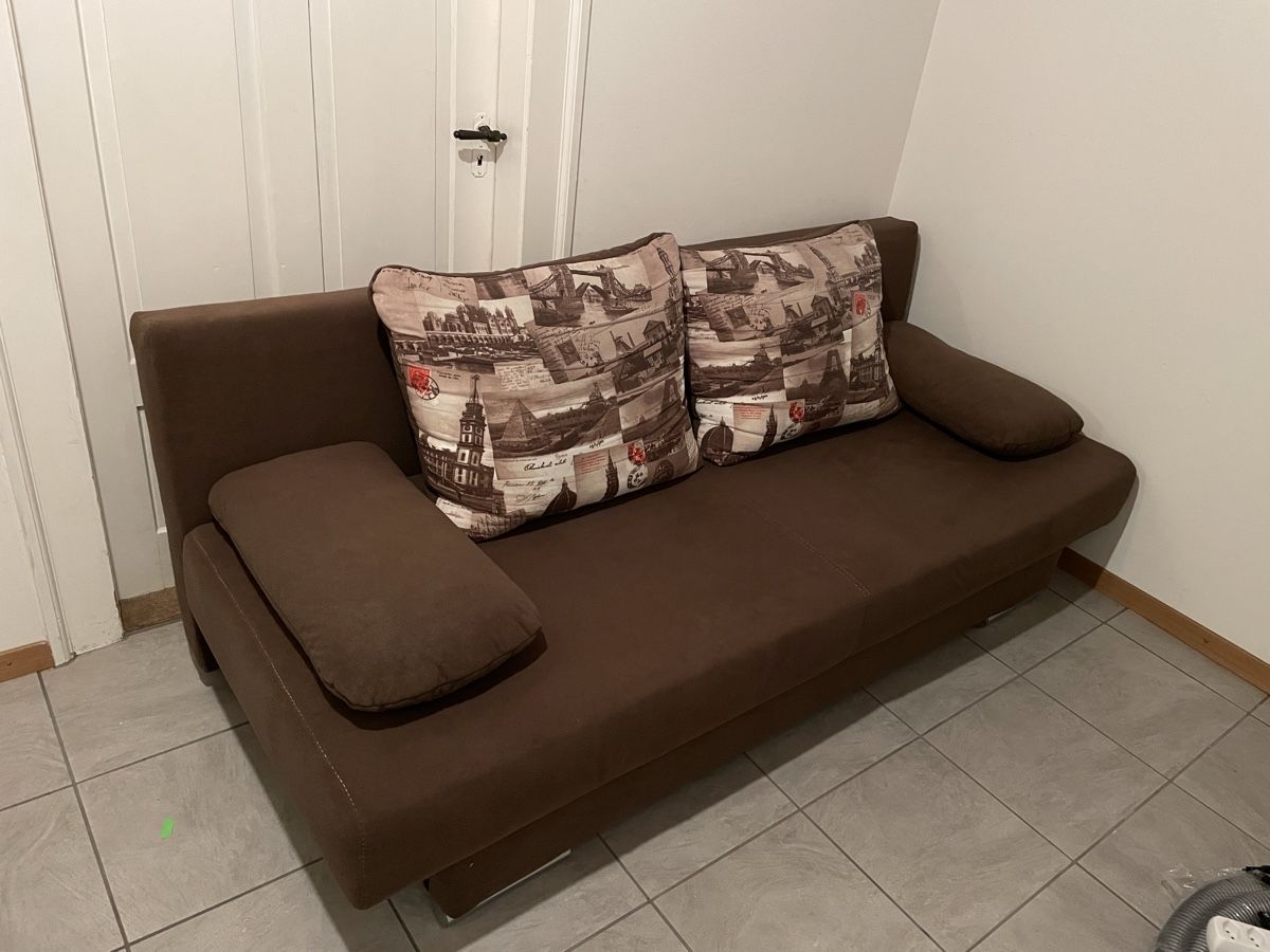 Divani: Bettsofa braun mit 2 Kissen – Usato da Märstetten venduto da Bourne01