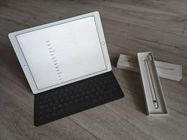 iPad Pro 12.9" 128GB + Smart Keyboard Cover + Pencil