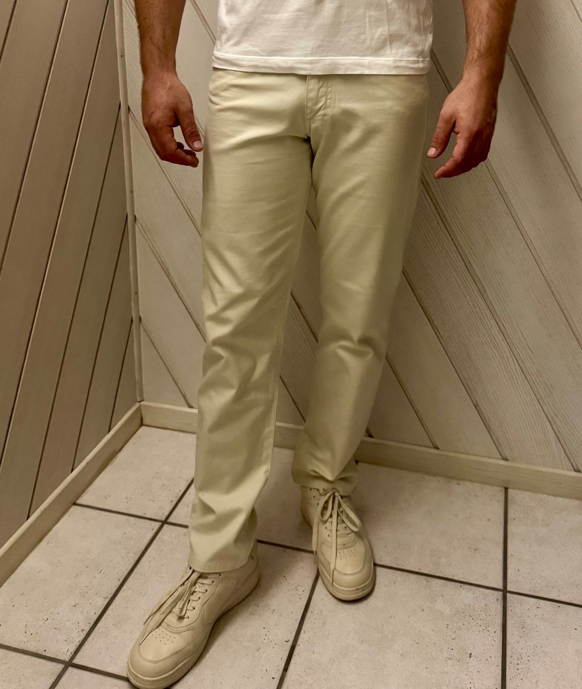 Versace Jeans: Versace jeans beige, Taille 40 – Usato da Moutier venduto da Vane-Ortiz