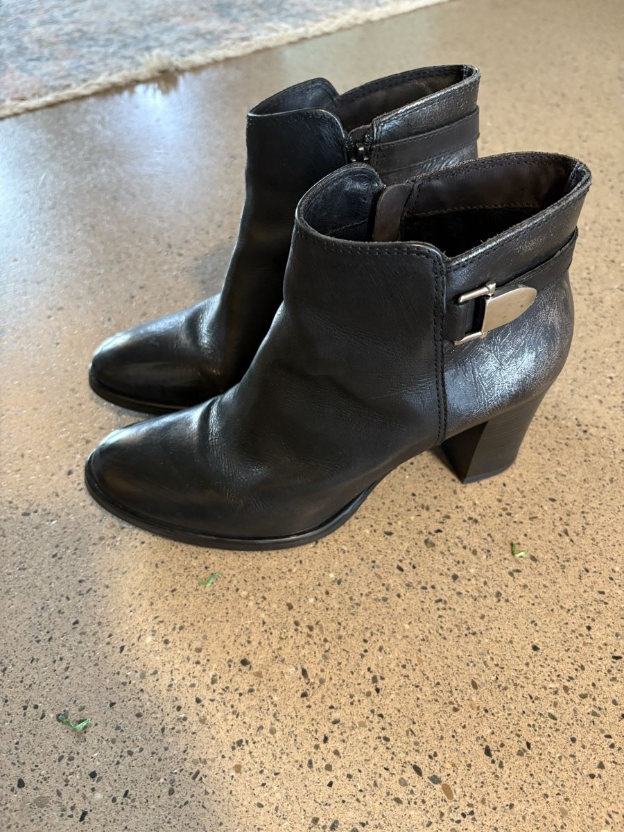 Chaussures femmes: Schwarze Stifeletten – D'occasion à Zürich par Facellas 2