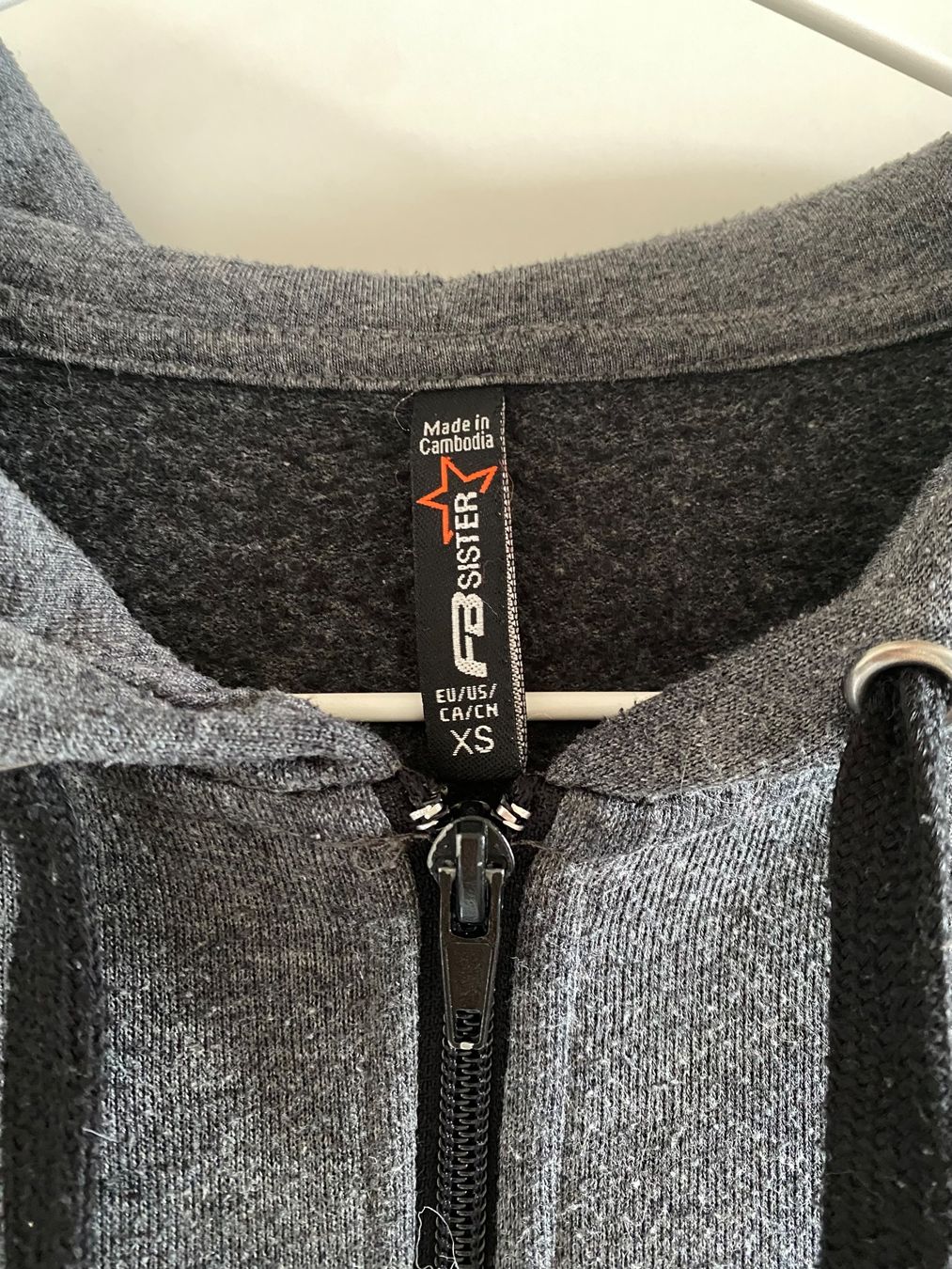 Pullover & Sweatshirts: Zip Hoodie – Gebraucht aus Oberdiessbach von cor_2nrl 2